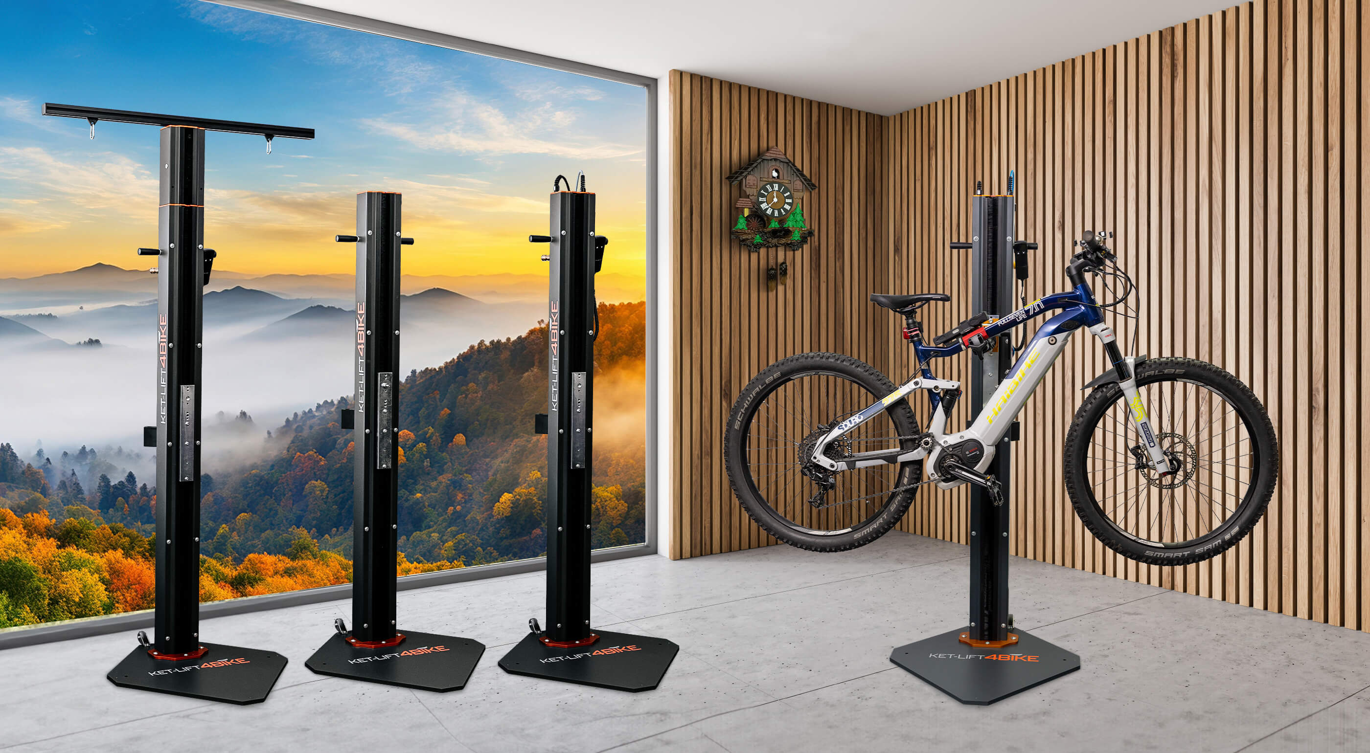 Mechanischer und elektrischer Fahrrad-Montageständer mit E-Bike in einem Raum mit Blick auf den Schwarzwald